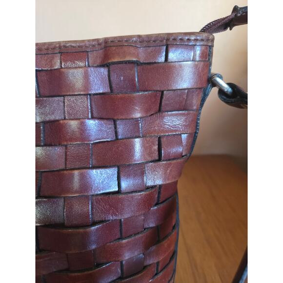 Vintage Etienne Aigner Basket Weave Leather Bucket Style Shoulder Bag - Picture 2 of 6